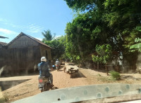 មេឈ្មួញ ដឹកឈើ ទាំងថ្ងៃទាំងយប់ ចេញពី ភូមិចម្លាក់ ស្រុកឆ្លូង