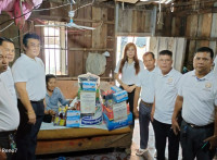 លោកយាយគង់ យ៉ាន ទទួលអំណោយ ពីឯកឧត្ដម ហ៊ុន ម៉ាណែត តាមរយៈឯកឧត្ដម តាំង សំណាង