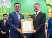 ពិធី តែងតាំង ឯកឧត្តម គួច ចំរើន អភិបាល ខេត្តព្រះសីហនុ មកកាន់ អភិបាល ខេត្តកណ្ដាល ក្រោម អធិបតីភាព ឯកឧត្ដម អភិសន្តិ បណ្ឌិត្យ ស សុខា