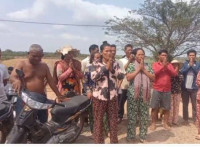 តើមន្រ្តី ភូមិបាល ស្រុកស្អាង បម្រើរាស្រ្ត ឬច្របាច់ ករាស្រ្ត យកដីស្រែ ស្វែងរក ផល ប្រយោជន៍