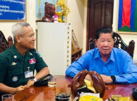 ឯក ឧត្តម ខេង ស៊ុម អញ្ជើញ ចុះ សួរ សុខ ទុក្ខ កង កម្លាំង នគរ បាល ឈរ ជើង នៅ តំបន់ ព្រំ ដែន ៩១១ សង្កាត់ ប៉ោយប៉ែត ក្រុង ប៉ោយប៉ែត