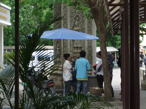 អំពើពុក​រលួយ​របស់មេគយ​ ឈួន ហៃ មក​លើ​កម្មករ​អូសរទេះ​ដឹក​ទំនិញ​តាម​ច្រក​ប៉ោយប៉ែត