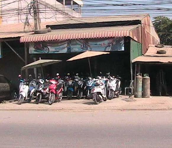 ម៉ូតូនាំចូលពីប្រទេសក្រៅ មកកម្ពុជាខេត្តពីរ បង់ពន្ធខុសគ្នា បន្ទាយមានជ័យ និងក្រុងព្រះសីហនុ ធ្វើឲ្យអាជីវករ មានការក្ដៅក្រហាយ