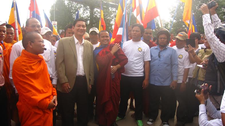 សមាគមខ្មែរក្រោម ដង្ហែដាក់ញត្តិ ចូលស្ថានទូត មហាអំណាច ទាំង៧