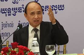 មន្ត្រីគយ ប្រចាំច្រក ក្នុងស្រុក មេមត់ ចំណាយលុយ ទិញផ្ទះបុរី និងឡាន ចិញ្ចឹមស្រីក្មេង