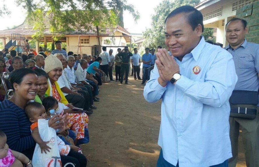 មន្ត្រី កាំកុងត្រូល ច្រកប៉ោយប៉ែត កាងបទល្មើស នាំសាច់មាន់ ខូចគុណភាព ពីថៃ ក្នុងមួយថ្ងៃ ៣ទៅ៤តោន