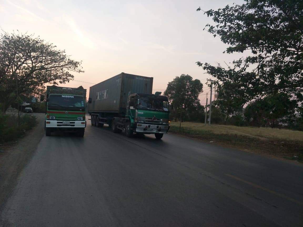គយចល័ត ខេត្តបន្ទាយមានជ័យ ប្រមូលលុយ ពីឈ្មួញដាក់ហោប៉ៅ
