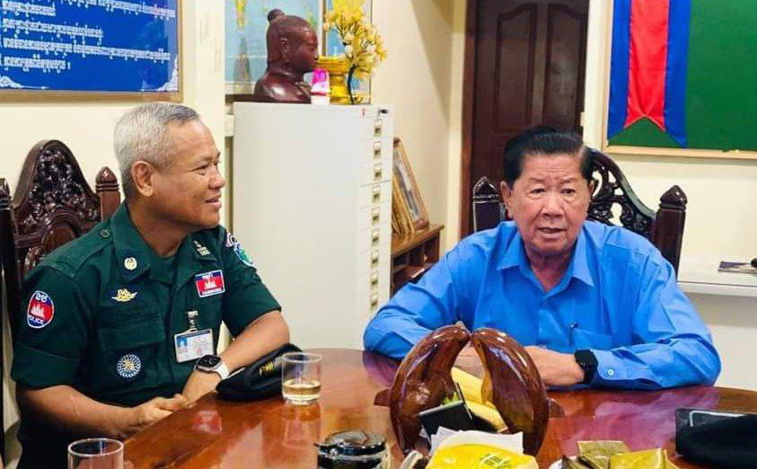 ឯក ឧត្តម ខេង ស៊ុម អញ្ជើញ ចុះ សួរ សុខ ទុក្ខ កង កម្លាំង នគរ បាល ឈរ ជើង នៅ តំបន់ ព្រំ ដែន ៩១១ សង្កាត់ ប៉ោយប៉ែត ក្រុង ប៉ោយប៉ែត