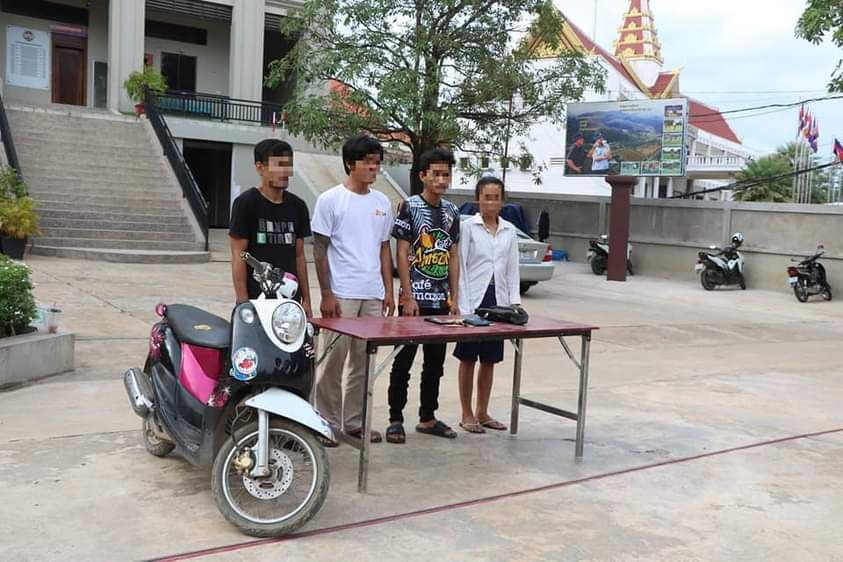 កងរាជអាវុធហត្ថ ខេត្តបន្ទាយមានជ័យ បញ្ជូនជនសង្ស័យ ជនជាតិខ្មែរ-ថៃ ចំនួន៤នាក់ ទៅសាលាដំបូងខេត្ត ពាក់ព័ន្ធនឹងការជួញដូរ និងប្រើប្រាស់គ្រឿងញៀន
